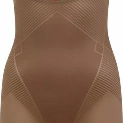 SPANX Thinstincts 2.0 Open-bust Mid Thigh Bodysuit | Kleur Café Au Lait (Dark Nude) I Maat M -Badmode Winkel 324x840 2