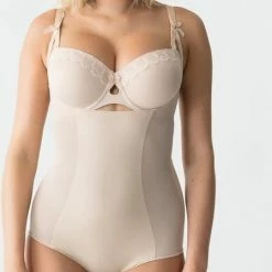 PrimaDonna Twist Corrigerend Ondergoed Body A La Folie Caffé Latte - Maat 44 45 PrimaDonna Twist Corrigerend Ondergoed Body A La Folie Caffé Latte - Maat 44 -Badmode Winkel 449x840 3