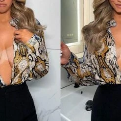 Merkloos Boob Tape – Borst Tape – Plak BH – Naturel – Donkere Huid – BH Accessoire – BH Tape – Zwart – Push Up – 5 Meter Lang + GRATIS Opbergdoos -Badmode Winkel 550x334 2