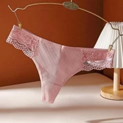 Merkloos Katoenen Dames String Met Sexy En Delicate Kant Op De Taille - Roze & Lichtgroen - Sexy Lingerie - Hoge Kwaliteit Katoenen Slip - Dames Ondergoed - Maat M 31 Merkloos Katoenen Dames String Met Sexy En Delicate Kant Op De Taille - Roze & Lichtgroen - Sexy Lingerie - Hoge Kwaliteit Katoenen Slip - Dames Ondergoed - Maat M -Badmode Winkel 550x550 139
