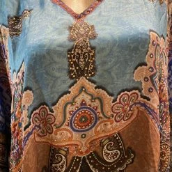 Merkloos Kaftan Met Steentjes Extra Lang Onesize 42-50 Turqoise/blauw/bruin -Badmode Winkel 550x649 3