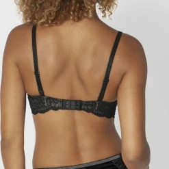 TRIUMPH BH Amourette Charm P - Zonder Beugel - 90A - Zwart -Badmode Winkel 550x691 7