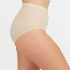 Spanx Thinstincts 2.0 - Brief - Maat L - Kleur Nude (Champagne Beige) -Badmode Winkel 550x693 2