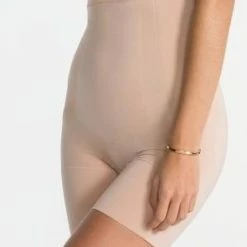Spanx OnCore High Waisted Mid Thigh Short - Soft Nude - Maat S 21 Spanx OnCore High Waisted Mid Thigh Short - Soft Nude - Maat S -Badmode Winkel 550x733 49