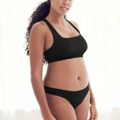 B.temptd B.tempt'd Future Foundations Racerback Crop Top Zwart -Badmode Winkel 550x769 1