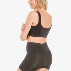 MAGIC Bodyfashion Comfort Short Zwart Vrouwen - Maat XL -Badmode Winkel 550x770 2