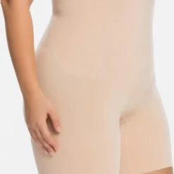 Spanx OnCore High Waisted Mid Thigh Short - Soft Nude - Maat S 17 Spanx OnCore High Waisted Mid Thigh Short - Soft Nude - Maat S -Badmode Winkel 550x774 1